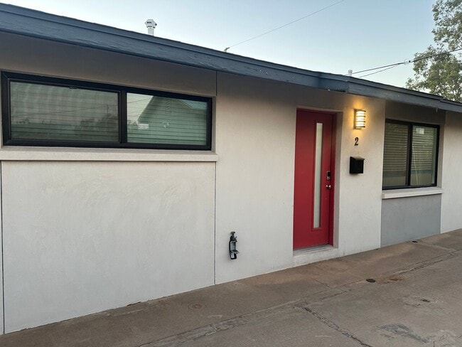 Building Photo - Culver2626 Unit Culver2626-2