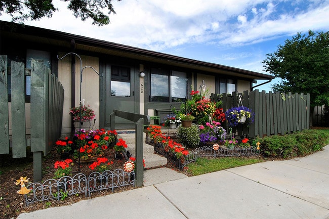 Building Photo - Surrey Park Rental