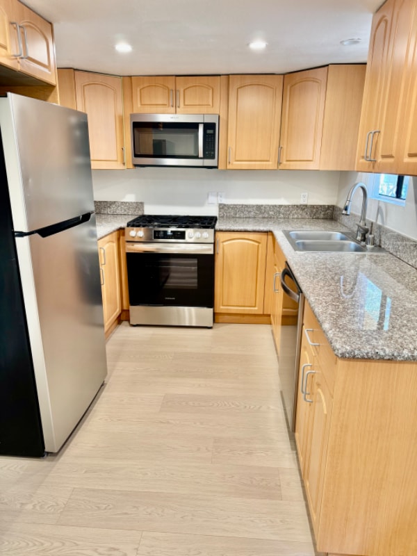 Building Photo - 11741 Gilmore St Unit 128