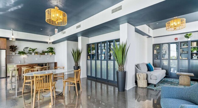 Photo - 5440 N Sheridan Rd