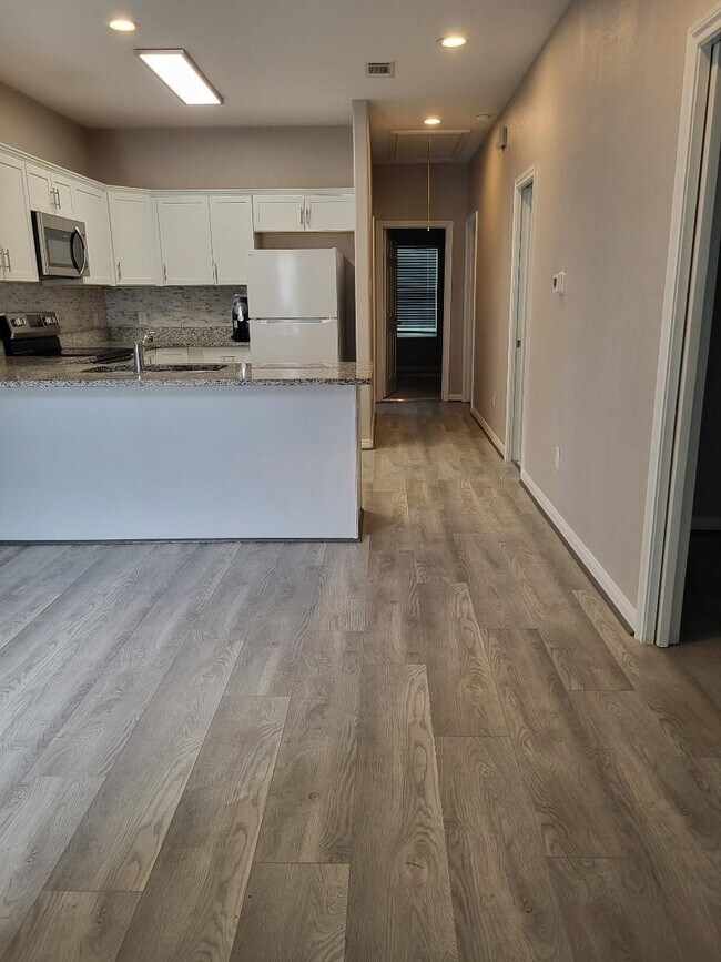 Photo - 16945 Glenheath St