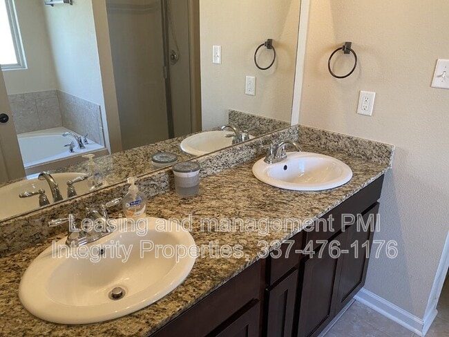 Photo - 115 N Pointe Dr