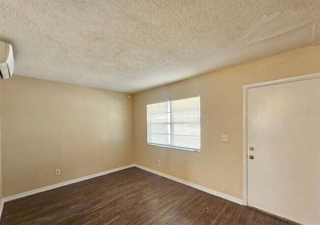 201 Northwest Jefferson Cir N Unit 2