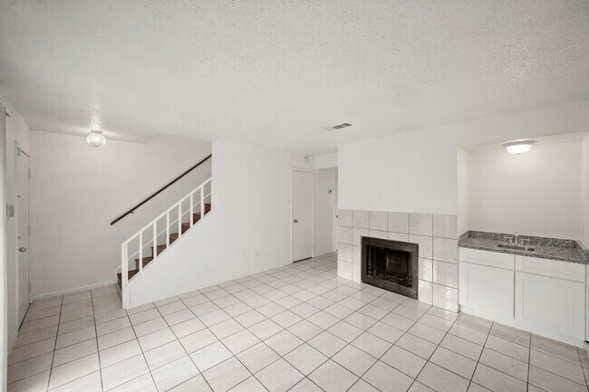 Building Photo - 3987 Tanglewilde St Unit 3987 Rental