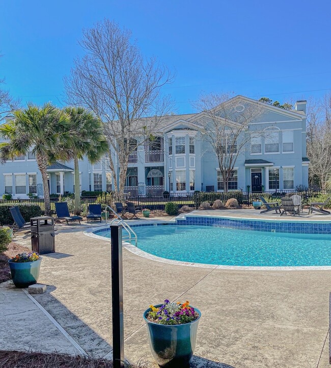 Building Photo - Legacy Oaks at Spring Hill Apartments