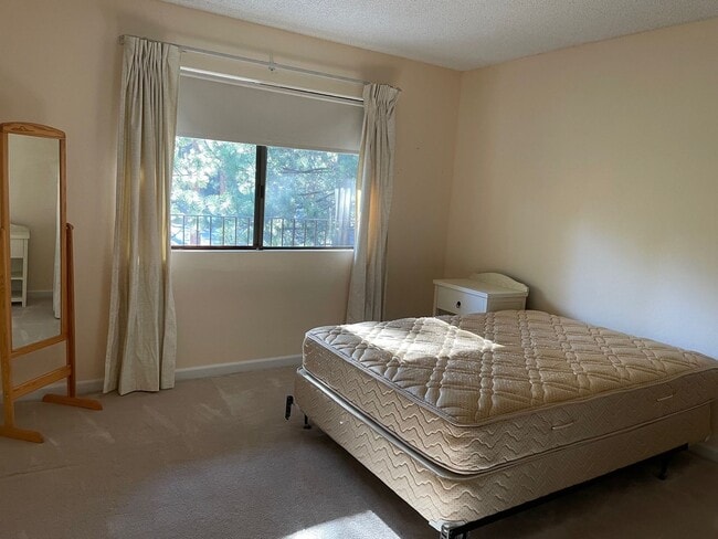 Photo - 2 bedroom condo with carport