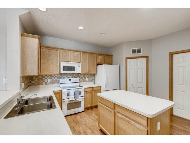 Photo - 11345 Fergus St NE