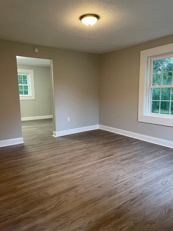 Photo - 1719 Airline Dr