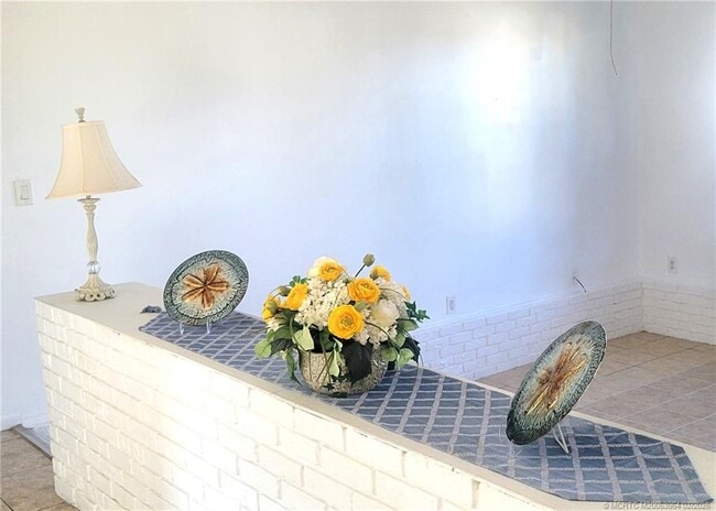 Photo - 350 NE Granduer Ave