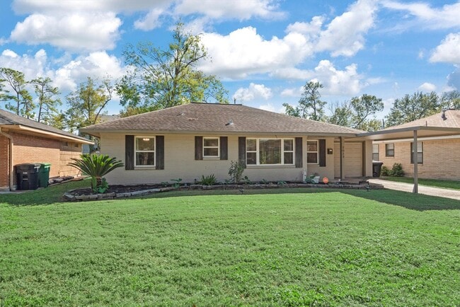 Photo - 2023 Woodcrest Dr