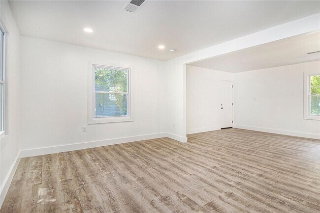 Photo - 1317 Redford Dr SE