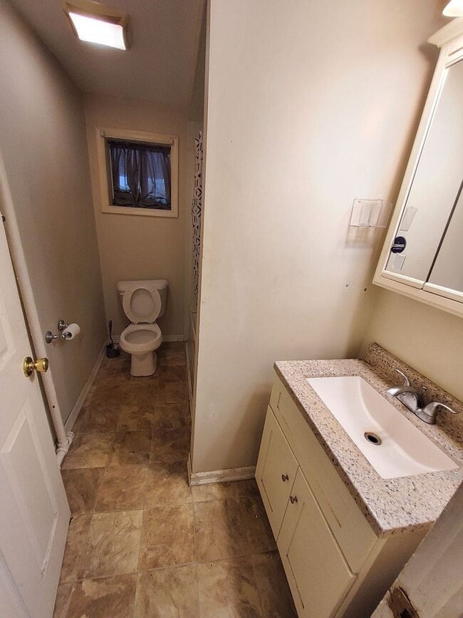 Photo - NO SECURITY DEPOSIT REQUIRED! One Bedroom Apartment in Kingston! Unidad 2