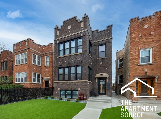 Building Photo - 3708 N Sawyer Ave Unit 1