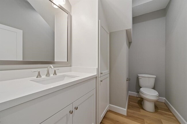 Photo - 1121 E 27th St