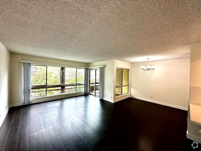 Building Photo - Stunning Top Floor 2 bed 2 bath Remodeled ... Rental