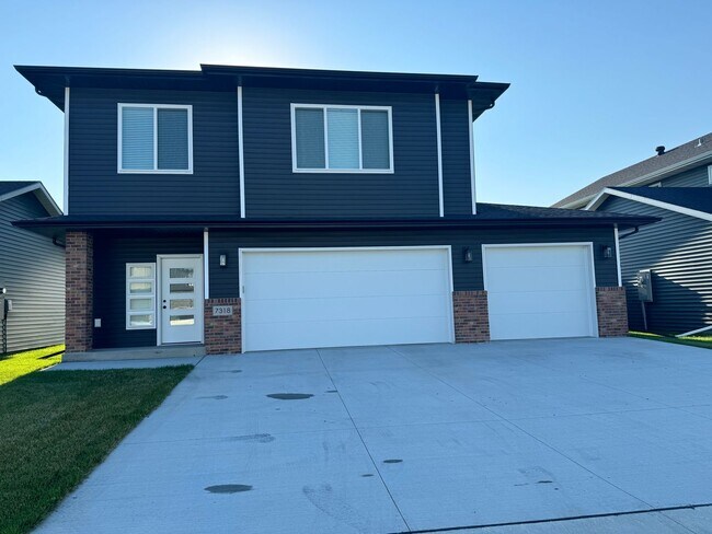 BRAND NEW 3 LEVEL SPLIT HOME - BRAND NEW 3 LEVEL SPLIT HOME