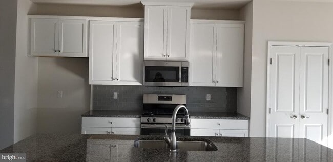 Photo - 504 Holywell Dr