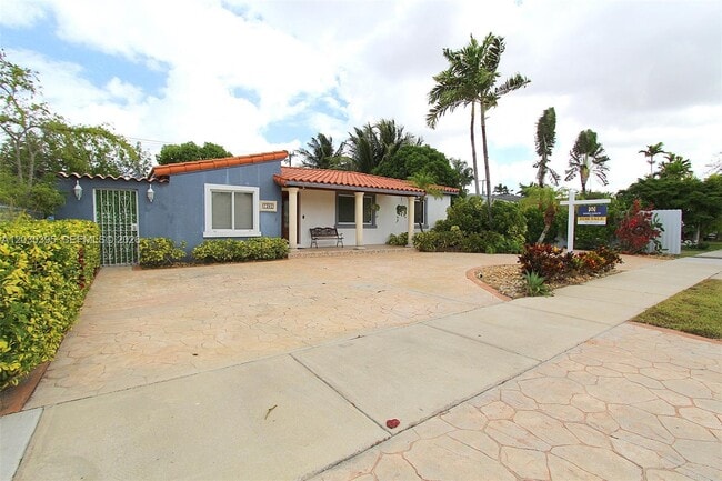 Building Photo - 7281 SW 9th St Unit 2