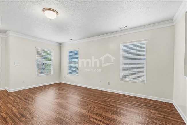 Photo - 417 Magna Dr