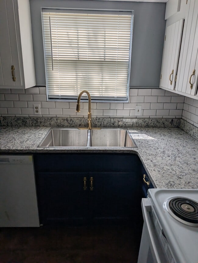 Photo - 1196 McArthur Dr Unit 4