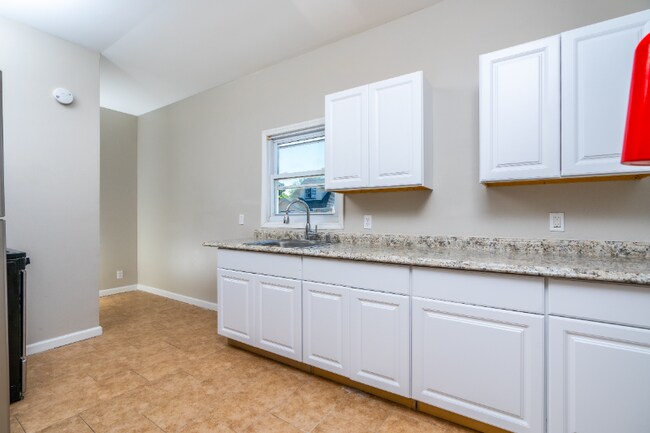 Photo - 322-324 S Clinton St Apartamento Unidad 2ND FLOOR