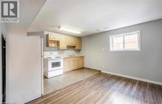 Photo - 87(A) TAMVALE Crescent