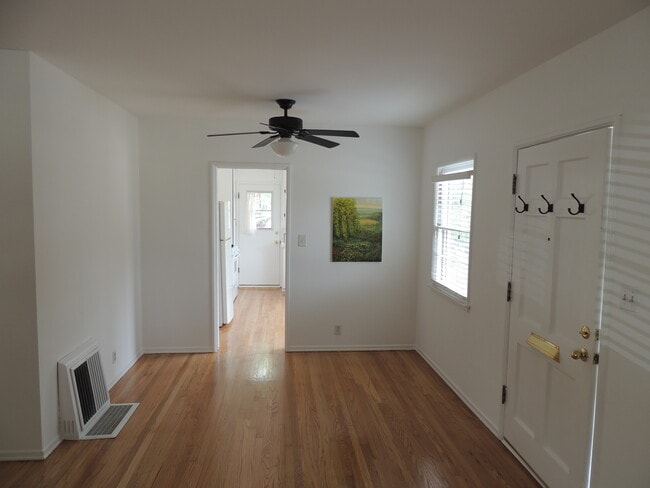 Building Photo - 1301 California Ave Unit 1301