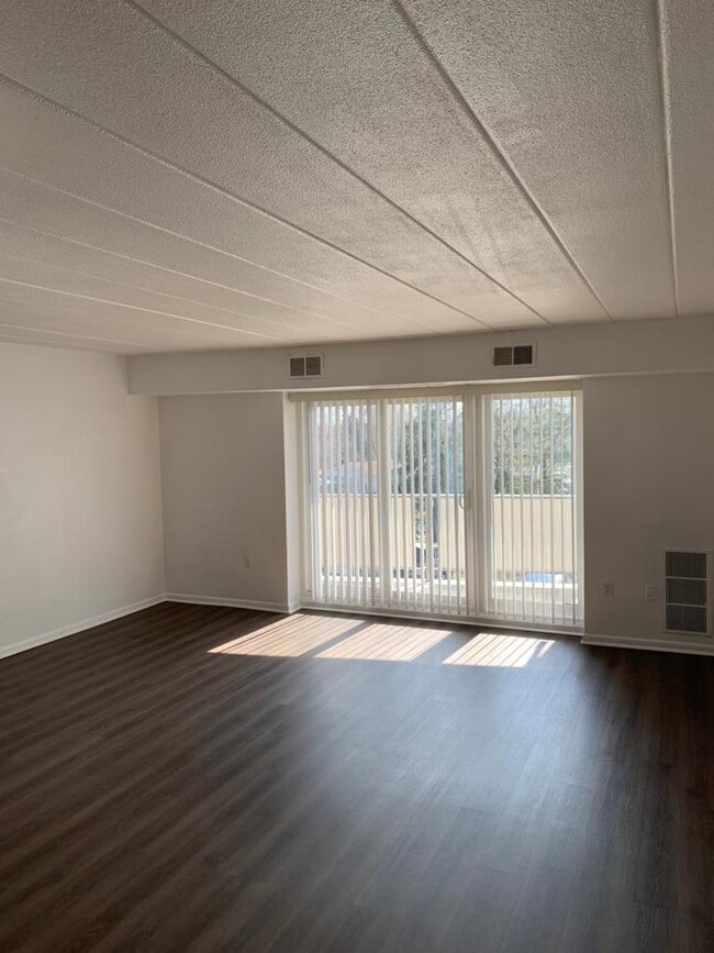 The Sussex House Apartments For Rent in Cherry Hill, NJ