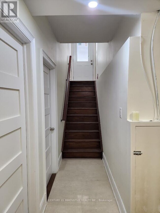 Photo - 33 Scarborough Golf Club Rd