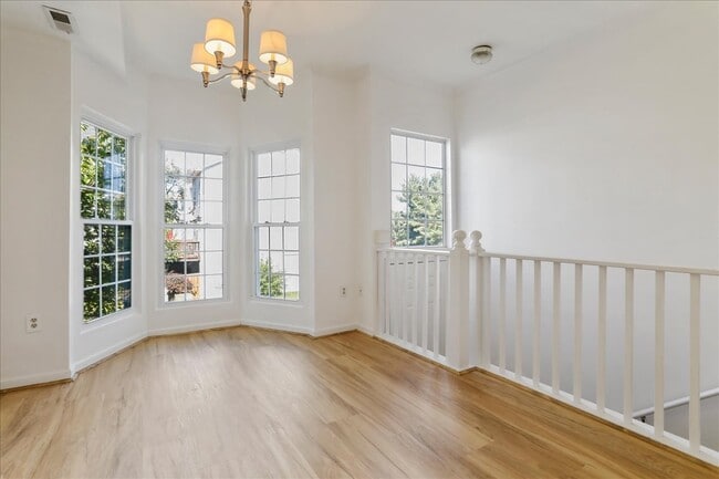 Photo - 1310 Hampshire Dr