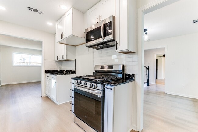 Building Photo - 1424 Stagecoach Dr