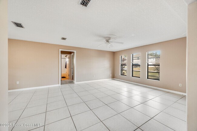 Photo - 115 Angelo Rd SE