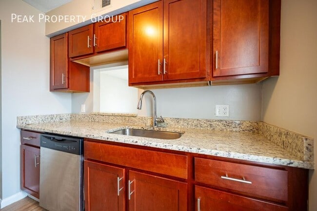 Photo - 980 Quay Ave Unit A