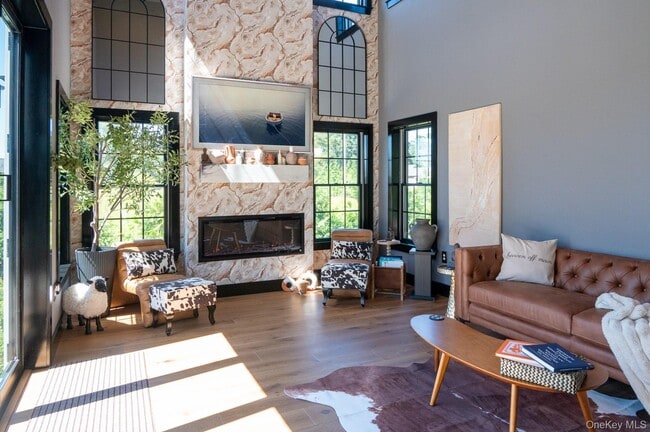 Photo - 70 Arshamomaque Ave