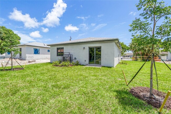 Photo - 981 NW 4th Ave