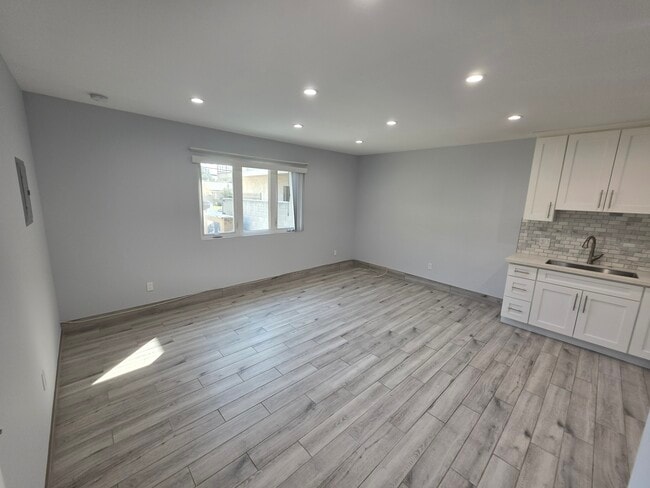 541 E Palmer Ave
