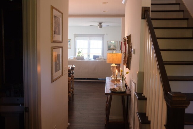 Photo - 622B Annex Ave