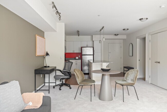 Photo - 330 3rd Ave W Unidad SI FL7-ID3829A