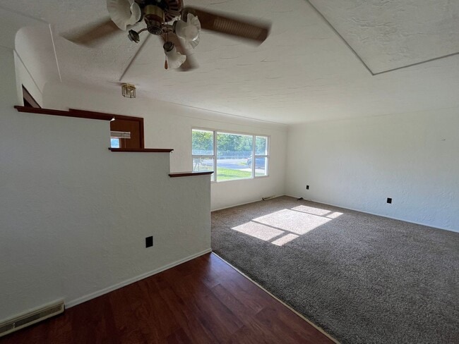 Photo - Three bedroom in Godfrey