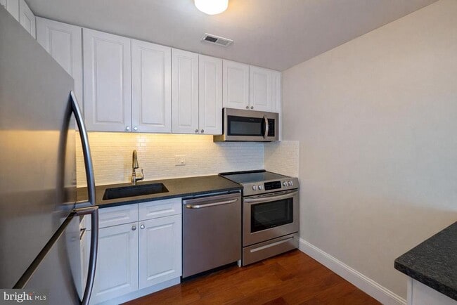 Photo - 605 W Market St