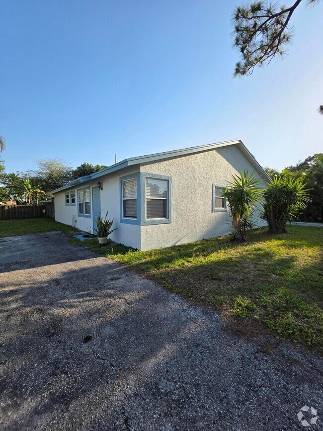 Building Photo - 4776 Carver St Rental