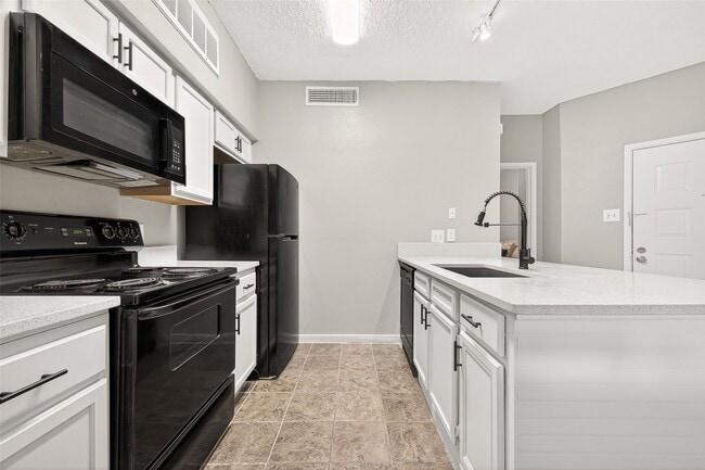 Building Photo - 10855 Meadowglen Ln Unit 608