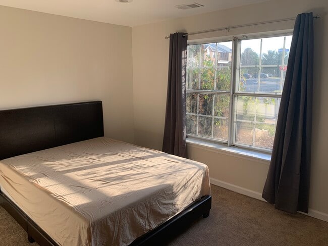 Photo - 21082 Gladstone Dr