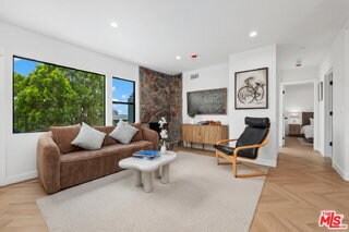 Photo - 2047 Paramount Dr