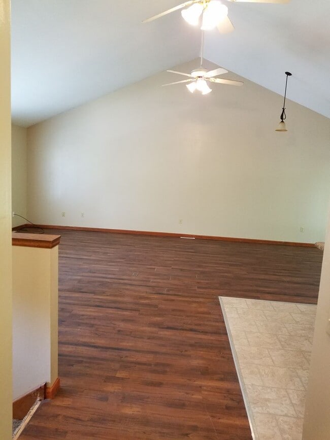 Photo - 4 bd, 3 ba house, NW Columbia, quick access to Stadium/I-70, screened porch