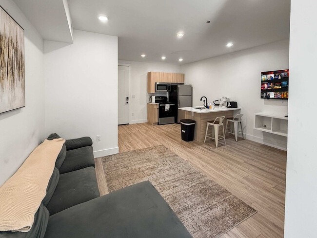 Photo - 2400 E Huntingdon St Unit ID1328498P