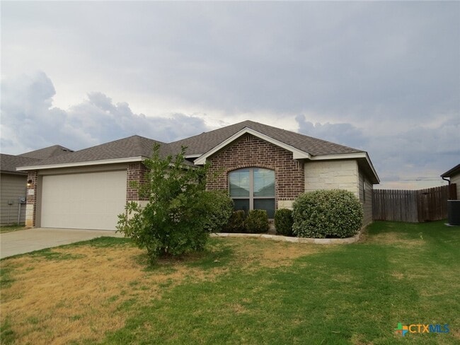 1304 Lakeway Crossing Dr