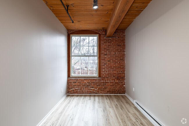 2BR, 1BA - Bedroom