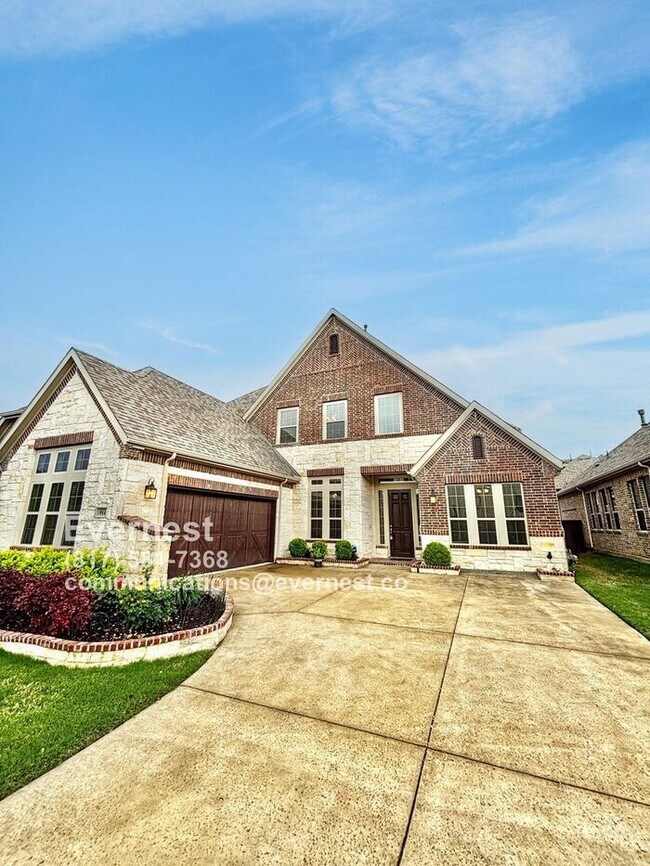 Gorgeous 5-Bedroom Home with Modern Comfor... - Gorgeous 5-Bedroom Home with Modern Comfor...