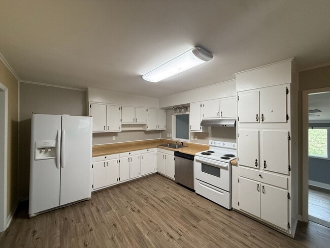 Photo - 213 Foxcroft Dr